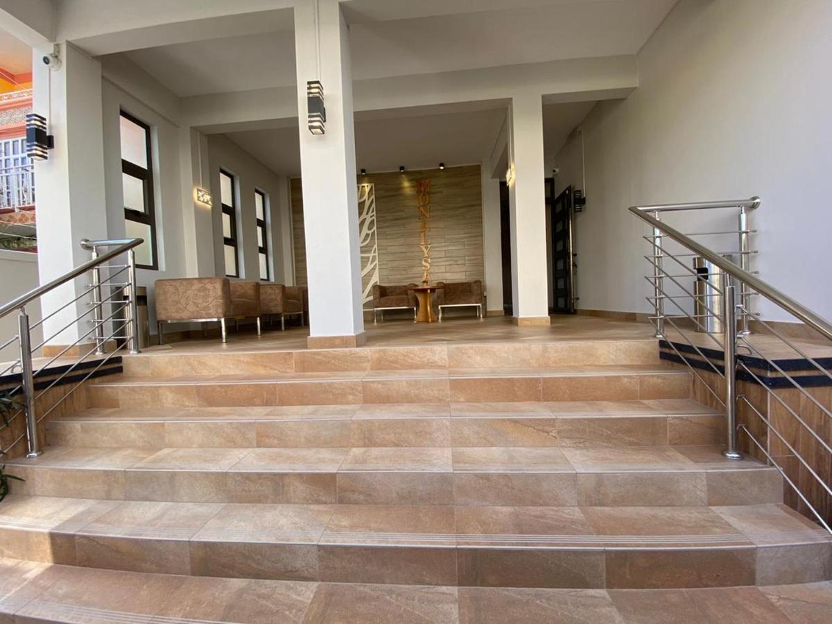The Monalysa Suites & Residence Гранд-Бэй Экстерьер фото
